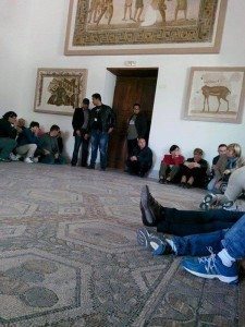 Des touriste retranchés dans le musée du Bardo