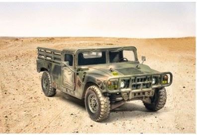 Une voiture militaire