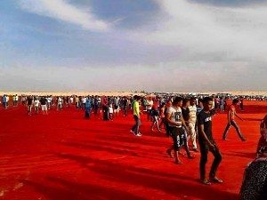 Drapeau tunisien piétiné