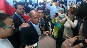 Mohamed Moncef Marzouki arrivé a Paris après avoir participé à la à la Flottille Liberté III