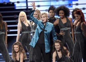 1116188-jane-lynch-pleine-performance-pendant