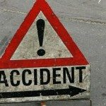 Une voiture folle fonce sur un arrêt de bus: 4 élèves blessés Une voiture folle fonce sur un arrêt de bus: 4 élèves blessés