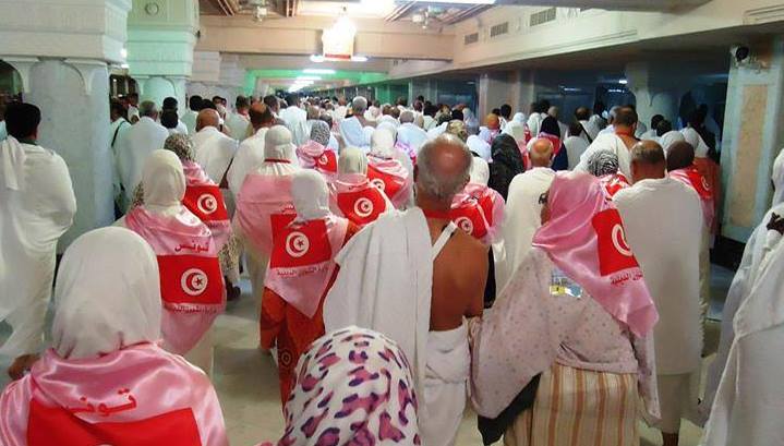 pelerins-tunisiens-de-dos