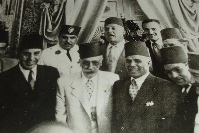 1954-le-defunt-a-droite-aux-cotes-de-bourguiba-lamine-bey-et-tahar-ben-ammar