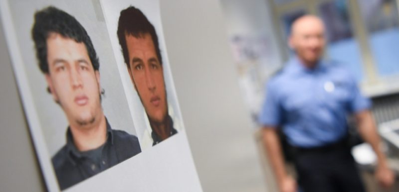 Deux portraits d'Anis Amri, dans les locaux de la police du marché de Noël de Francfort, le 22 décembre 2016 en Allemagne.