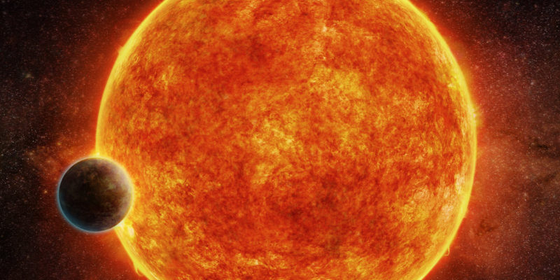 A handout artist impression released by the European Southern Observatory on April 19, 2017 shows a planet located in the liquid water habitable zone surrounding its host star, a small, faint red star named LHS 1140 and depicted in blue is the atmosphere the planet may have retained. Astronomers on April 19 announced the discovery of a "super-Earth" orbiting a nearby star which may offer the most promising target yet in the search for life beyond the Solar System. Named LHS 1140b, the planet orbits a star 40 light years away, circling it in the coveted "Goldilocks" zone. / AFP PHOTO / European Southern Observatory / M. WEISS / RESTRICTED TO EDITORIAL USE - MANDATORY CREDIT "AFP PHOTO / ESO / M.WEISS" - NO MARKETING NO ADVERTISING CAMPAIGNS - DISTRIBUTED AS A SERVICE TO CLIENTS