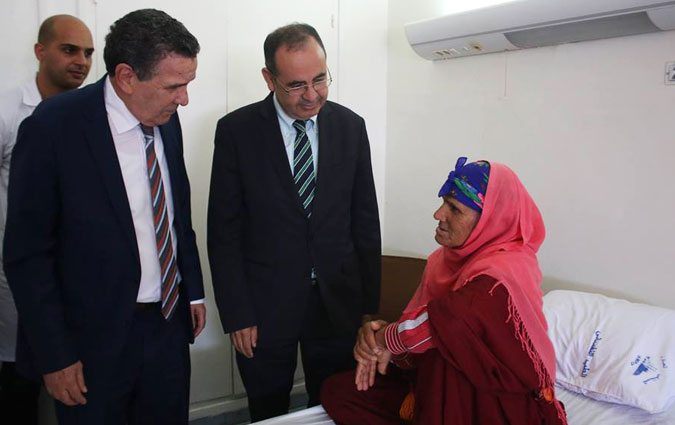 Farhat Horchani, ministre de la Défense (à droite), et Mabrouk Korchid, secrétaire d'État aux domaines de l'État et aux affaires foncières (à gauche).