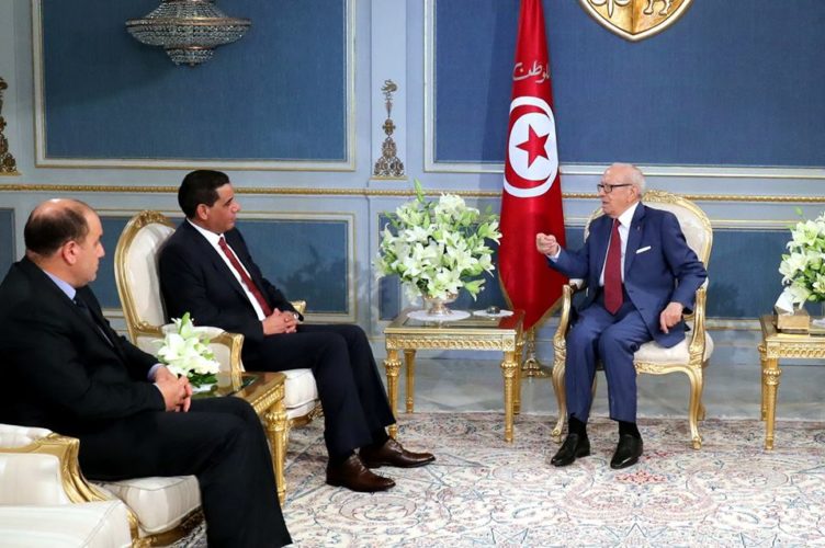 Au cours de l'entretien qu'il a eu avec le vice-président du Conseil présidentiel du Gouvernement d'entente nationale de Libye, Ali Al-Gotrani, et la délégation l’accompagnant, Beji Caïd Essebsi a eu un entretien téléphonique avec le maréchal Khalifa Haftar