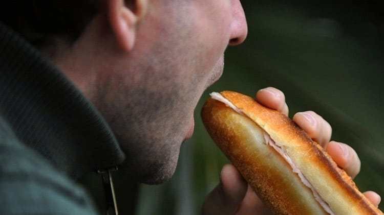 tunisie-un-infirmier-meurt-apres-avoir-mange-un-sandwich-au-salami