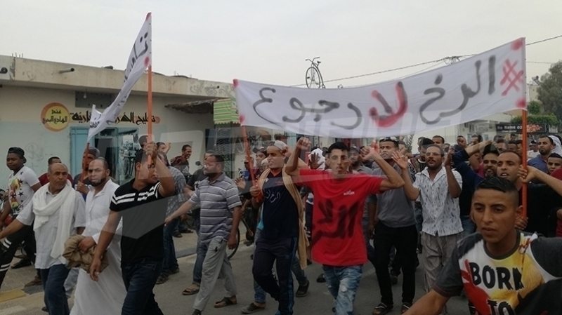 © Mosaique FM. Reprise du fameux slogan du sit-in d'El Kamour : "pas de relâchement"