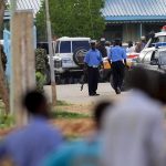 Kenya : 2 morts dans une attaque contre un bus universitaire Kenya : 2 morts dans une attaque contre un bus universitaire