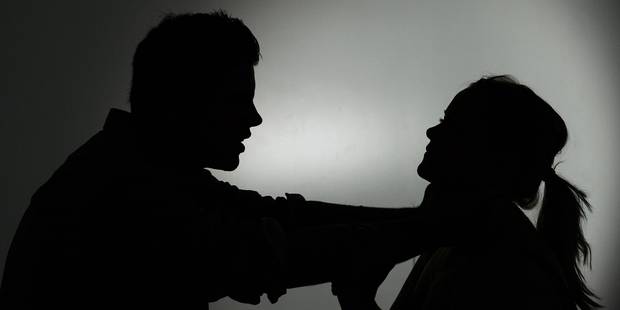The illustration shows the silhouette of a man with choking a woman in Berlin, Germany, 8 January 2013. Photo: Jan-Philipp Strobel Reporters / DPA