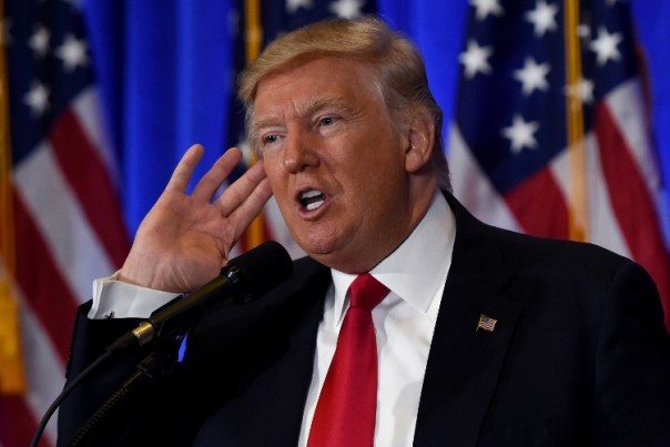 fake-news-donald-trump-cnn-tt-width-604-height-403-crop-0-bgcolor-000000-lazyload-0