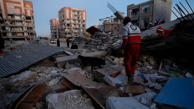 au-moins-164-morts-et-1-600-blesses-apres-un-seisme-la-frontiere-iran-irak