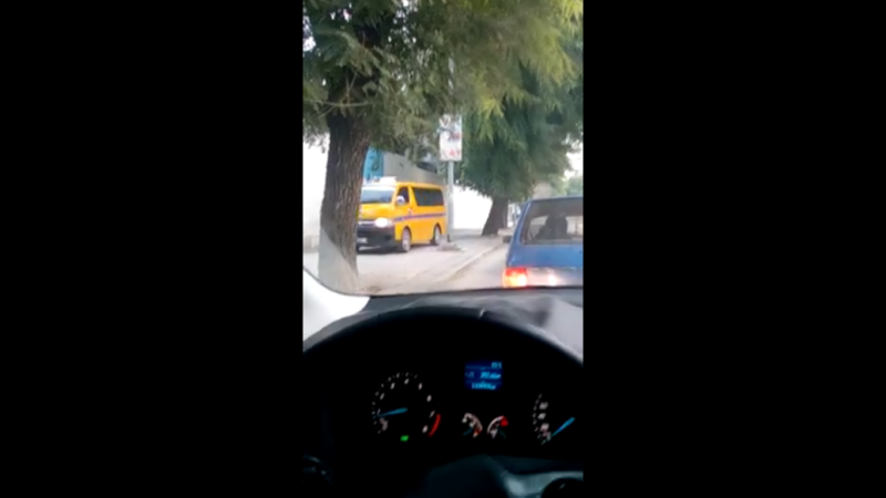taxi-sur-trottoir