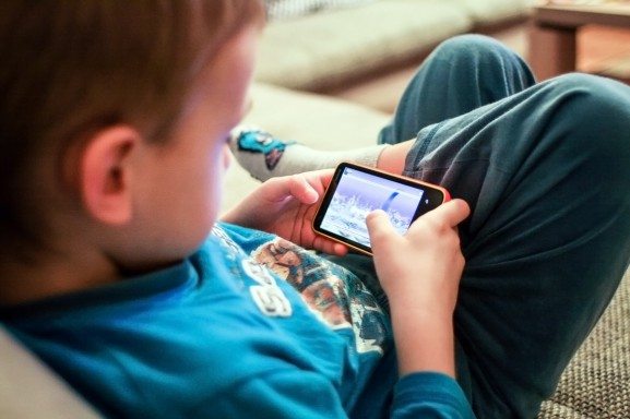 smartphone-jeu-enfant