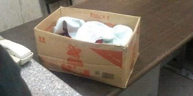 Video Une Maman Affirme Que Son Bebe Mort Lui A Ete Remis Dans Une Boite En Carton Realites Online Video Une Maman Affirme Que Son Bebe Mort Lui A Ete Remis Dans Une Boite En Carton Realites Online