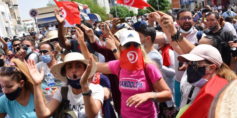 Le parti Ennahdha dénonce un "coup d'État" du président (presse étrangère) - Vimarsana News